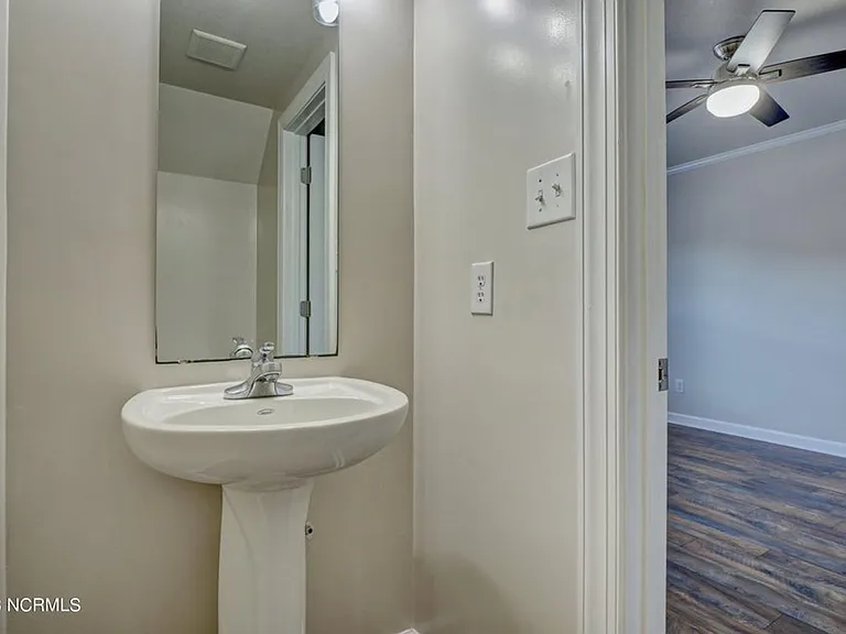202 Bridgewood Dr — Photo 10