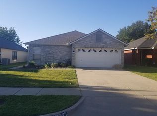 10121 Chapel Hill Ct, Fort Worth, TX 76116