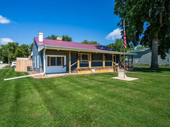 558 10th St, Lincoln, IL 62656