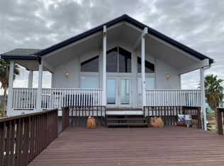 121 Redfish Ln, Freeport, TX 77541