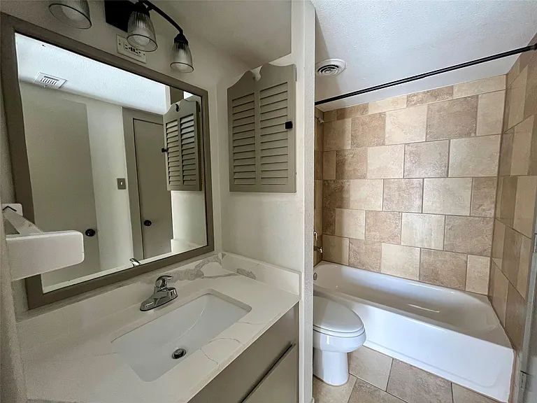 1042 W Village Ct #C — Photo 20