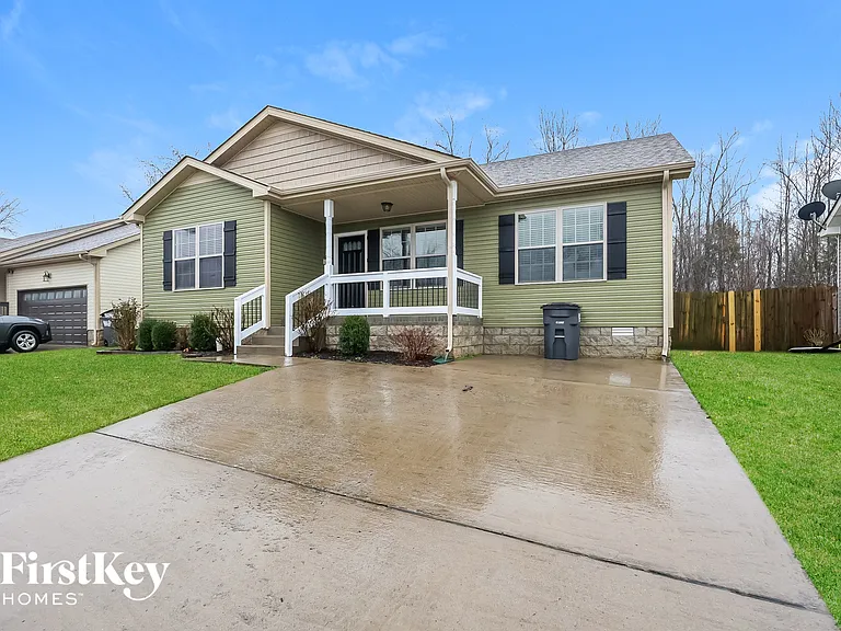 525 Magnolia Dr — Photo 1