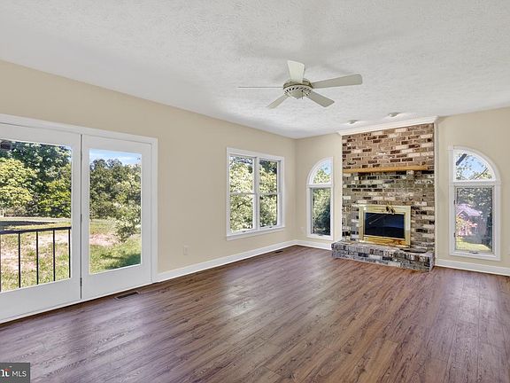 5th image of 3 Falls Glen Ct