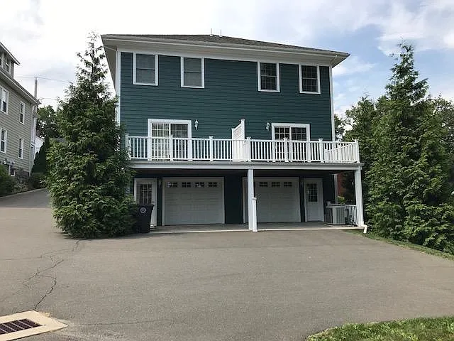 2 bed, 2.5 bath, 1300 sqft, $3,100 — Photo 2