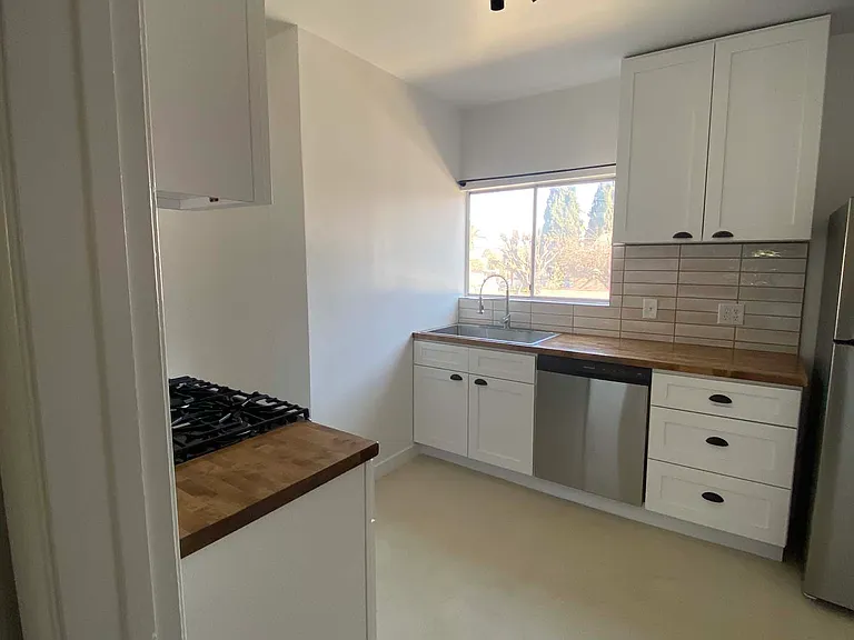 1134 N Evergreen Ave — Photo 14
