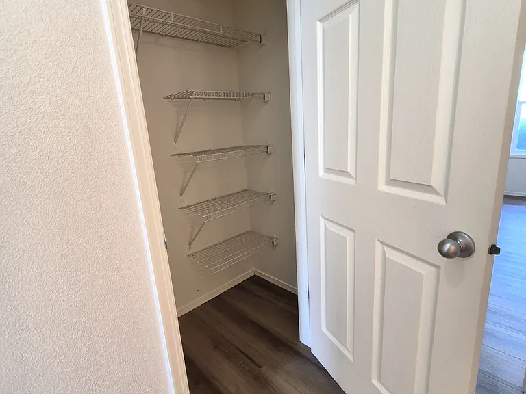 217 Midvale Ave — Photo 5