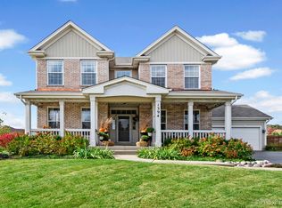 1394 Grand Pointe Blvd, Dundee, IL 60118