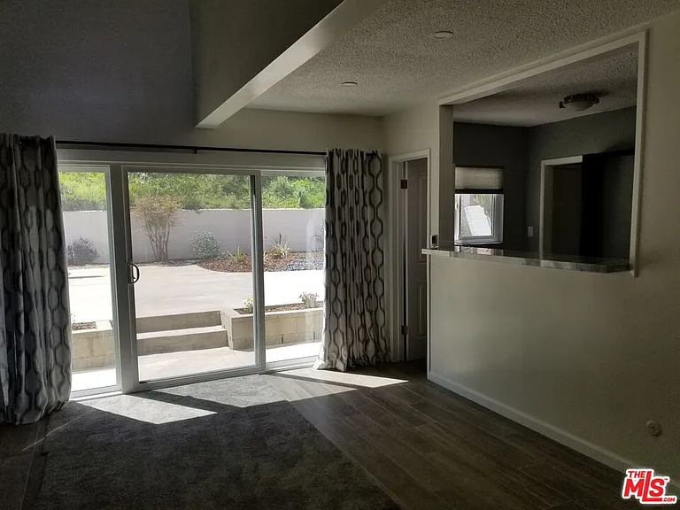 5652 Glenford St — Photo 23