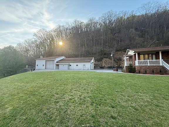 3rd image of 1077 Navigator Rd