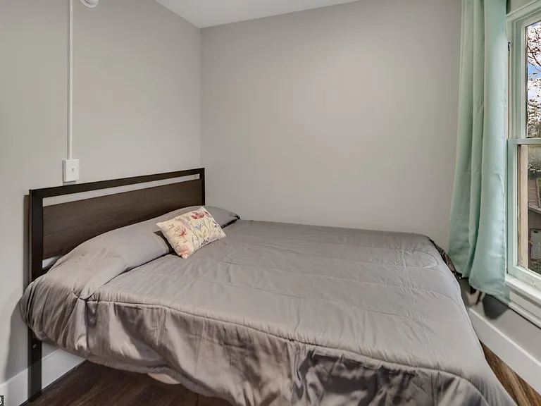 109 Williams St — Photo 146