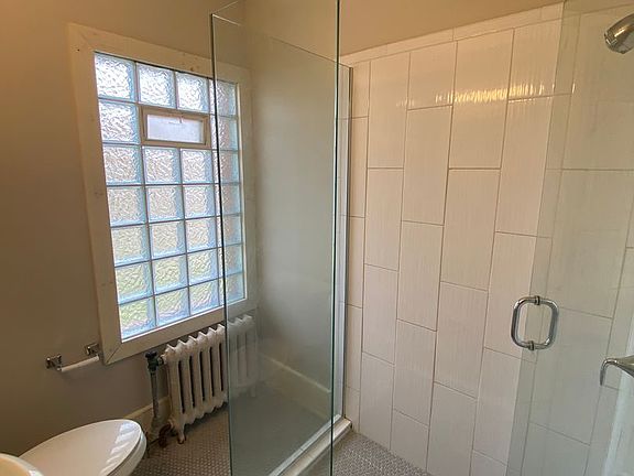 5th image of 705 W 31st St #1