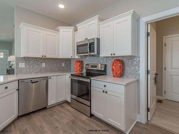 4th image of 1404 SW Campus Ln