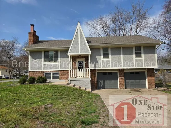 300 E 11th St, Kearney, MO 64060