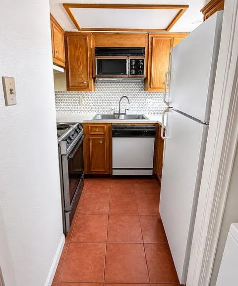706 W 22nd St #205 — Photo 6