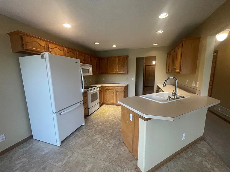 2309 Aberdeen Dr — Photo 2