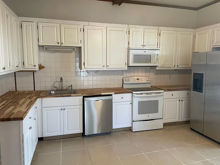 334 E Duval St — Photo 3