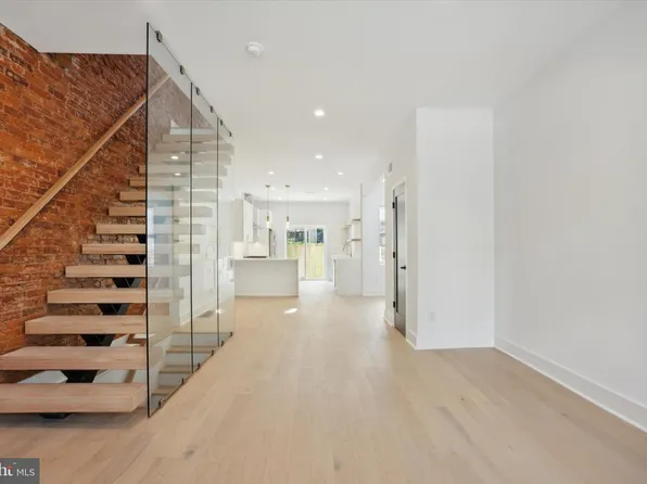 2516 Carpenter St, Philadelphia, PA 19146