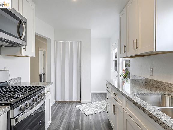 4th image of 2710 Gaynor Ave