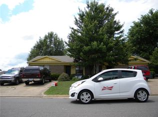 1141 N Carlsbad Trce, Fayetteville, AR 72704
