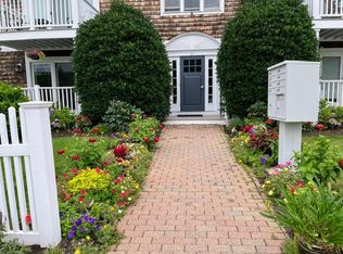 21 Starr Dr APT 208, Narragansett, RI 02882