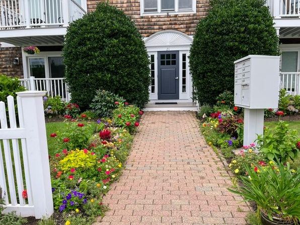 21 Starr Dr APT 208