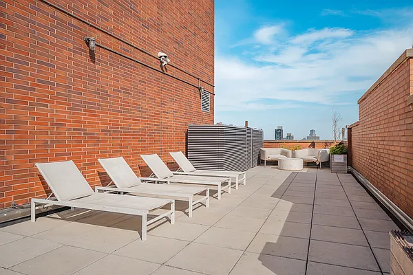 Rented by REAL New York | media 21