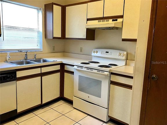 3rd image of 1075 Brielle Ct