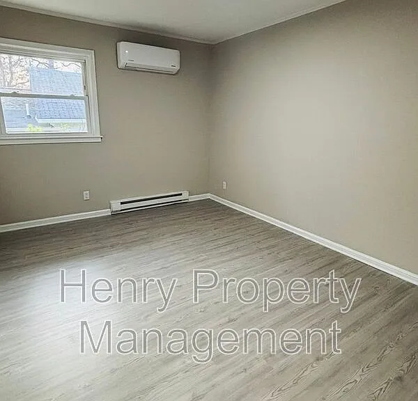 1122 Drew St — Photo 7
