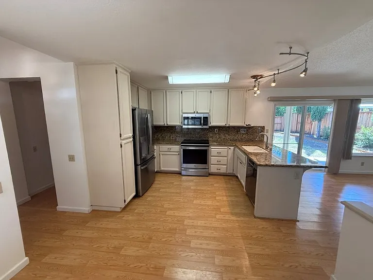 467 Lupine Cir — Photo 22