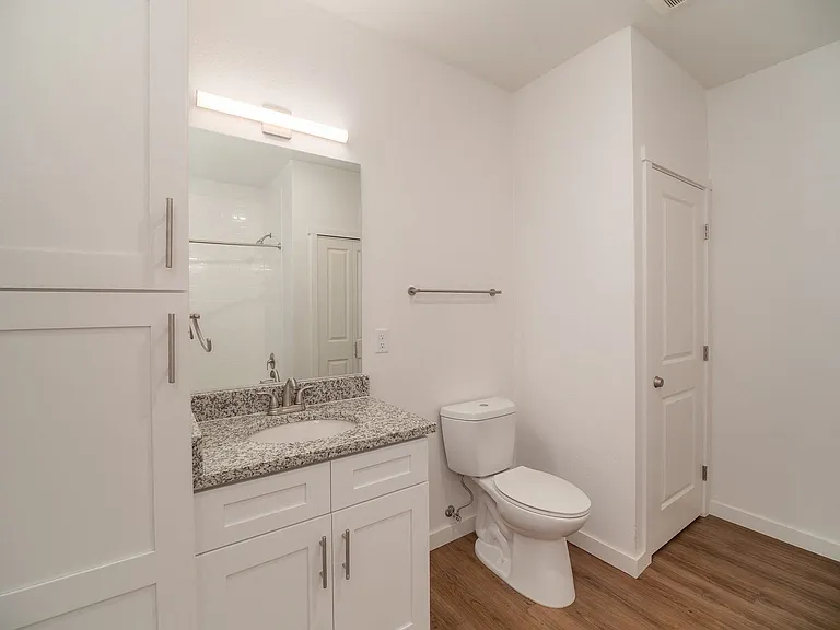 Sunshine Park Apartments — Photo 13