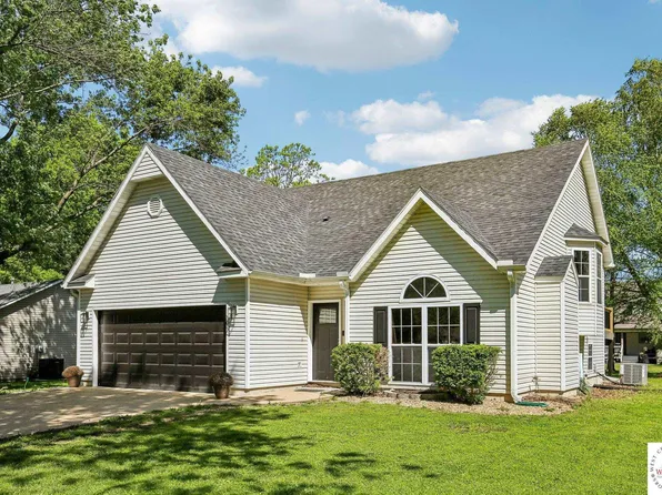 204 E 8th St, Adrian, MO 64720