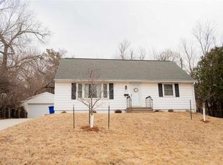 650 40th St SE, Cedar Rapids, IA 52403