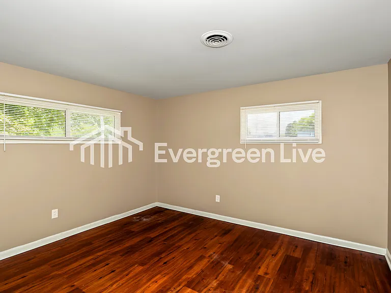 1331 Compton Rd — Photo 8