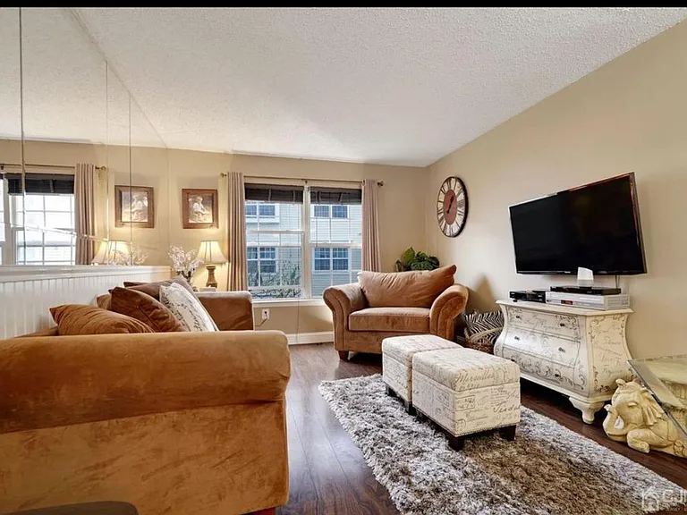46 Prestwick Way — Photo 16