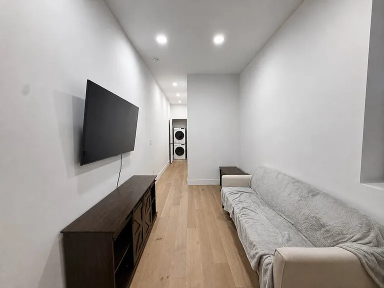 727 Knickerbocker Ave #3B — Photo 9