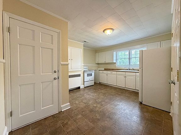 4th image of 452 Parkview Dr #C