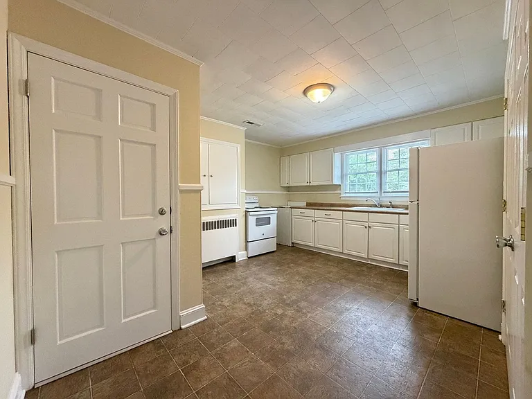 452 Parkview Dr #C — Photo 4