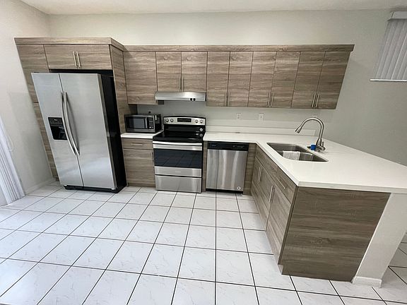 5th image of 3165 N 37th Ave #3165