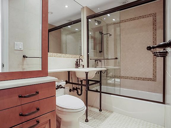 5th image of 225 E 36th St APT 7