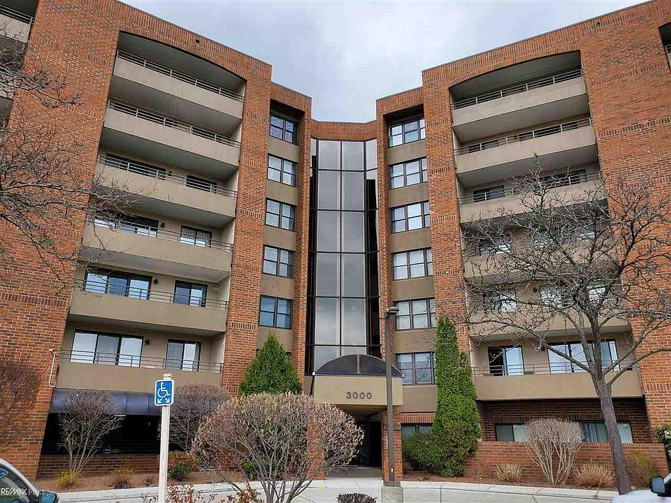 1st image of 3615 Country Club Dr
