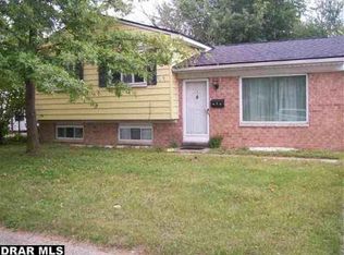 28512 Forestdale St, Romulus, MI 48174