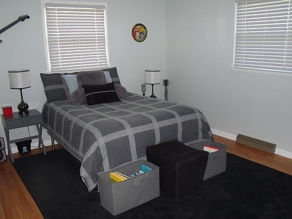 3rd image of 1060 W Broadway Ave