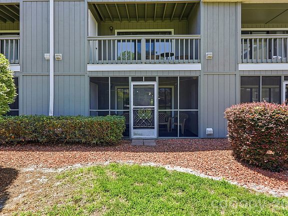 3rd image of 1890 Auburn Ln APT 31f