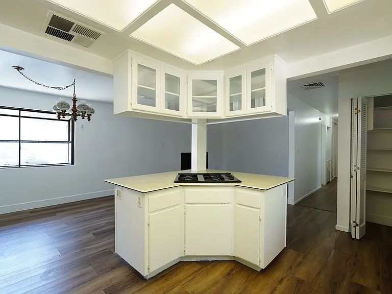 220 Lilac Ct — Photo 11