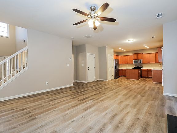 4th image of 908 Maple Leaf Dr