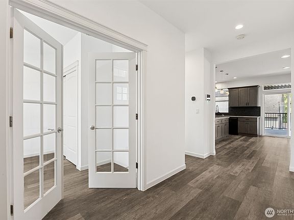 2nd image of 27037 NE 29th Place
