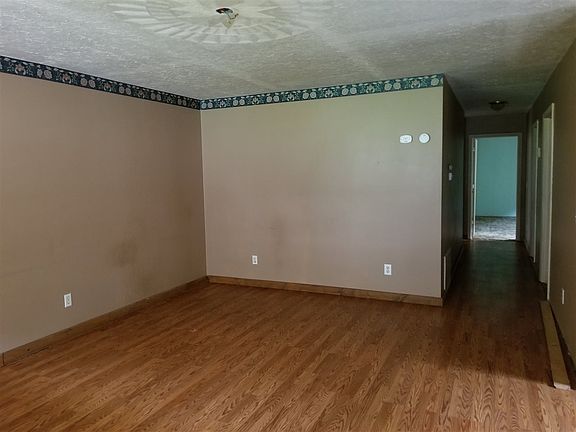 2nd image of 798 Hawes Dr