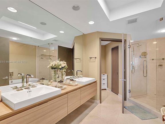 3rd image of 17111 Biscayne Blvd #Penthouse 1709
