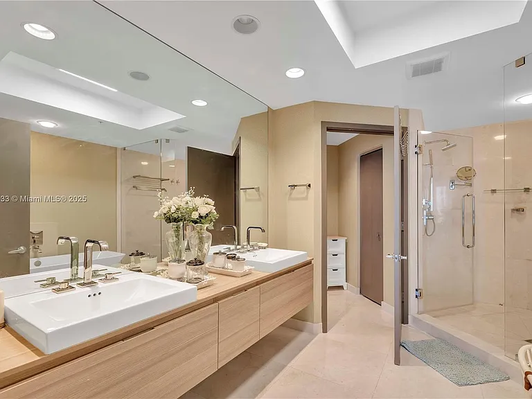 17111 Biscayne Blvd #Penthouse 1709 — Photo 3