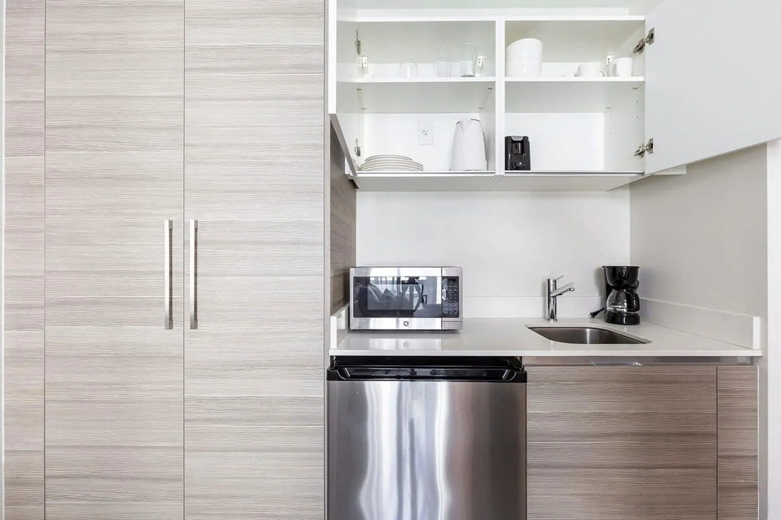 Studio, 1.0 bath, 398 sqft, $2,361 — Photo 3